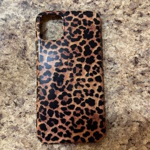 Very cute cheetah print case!